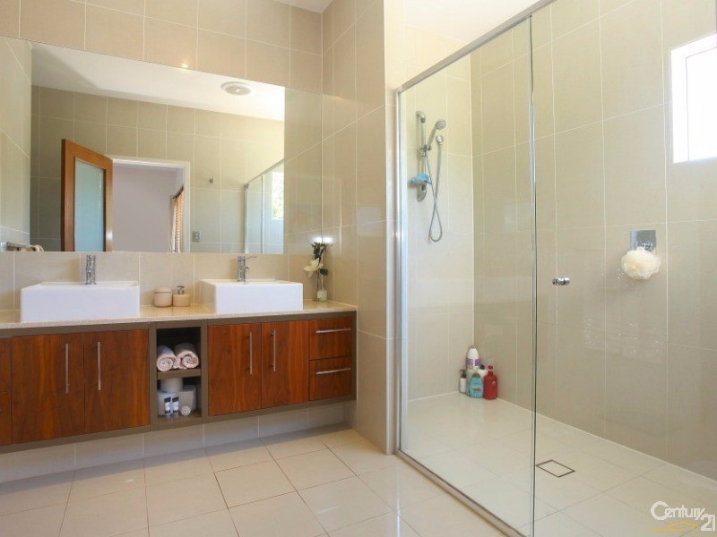 5018A Riverwood Grove, Benowa QLD 4217