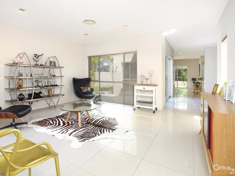 5018A Riverwood Grove, Benowa QLD 4217