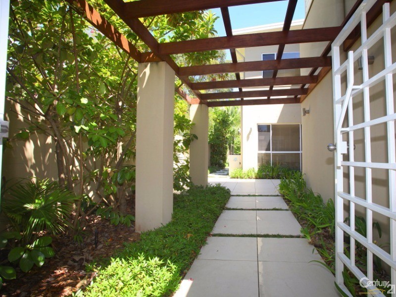 5018A Riverwood Grove, Benowa QLD 4217