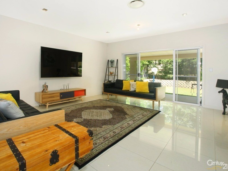 5018A Riverwood Grove, Benowa QLD 4217