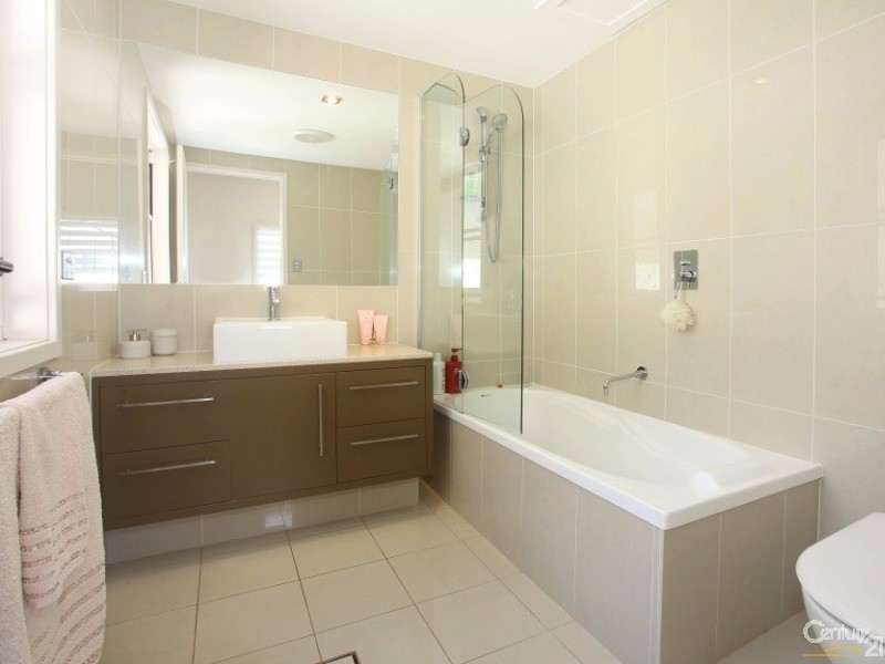 5018A Riverwood Grove, Benowa QLD 4217