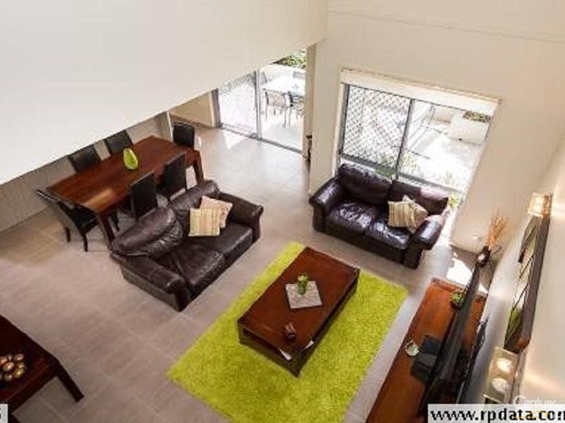 6 59-61 BENOWA ROAD, Benowa QLD 4217