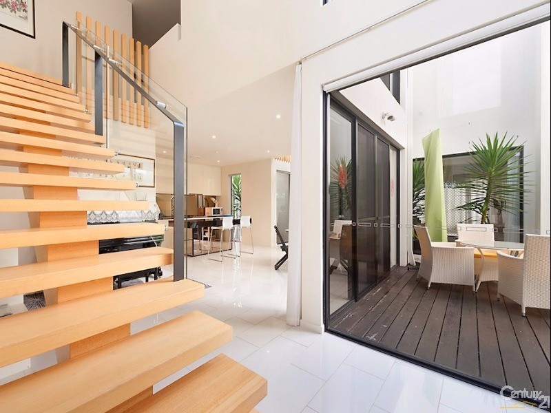 10003 The Boulevarde, Benowa QLD 4217
