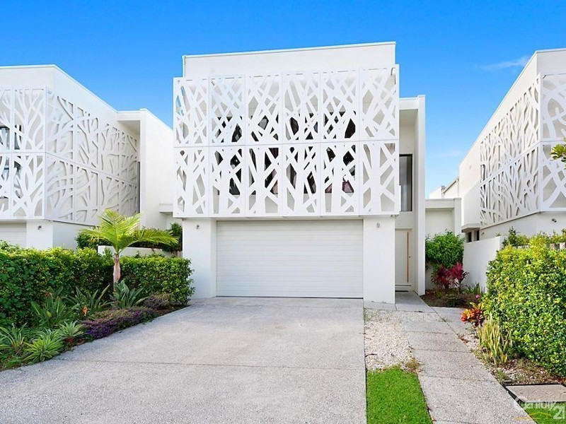 10003 The Boulevarde, Benowa QLD 4217