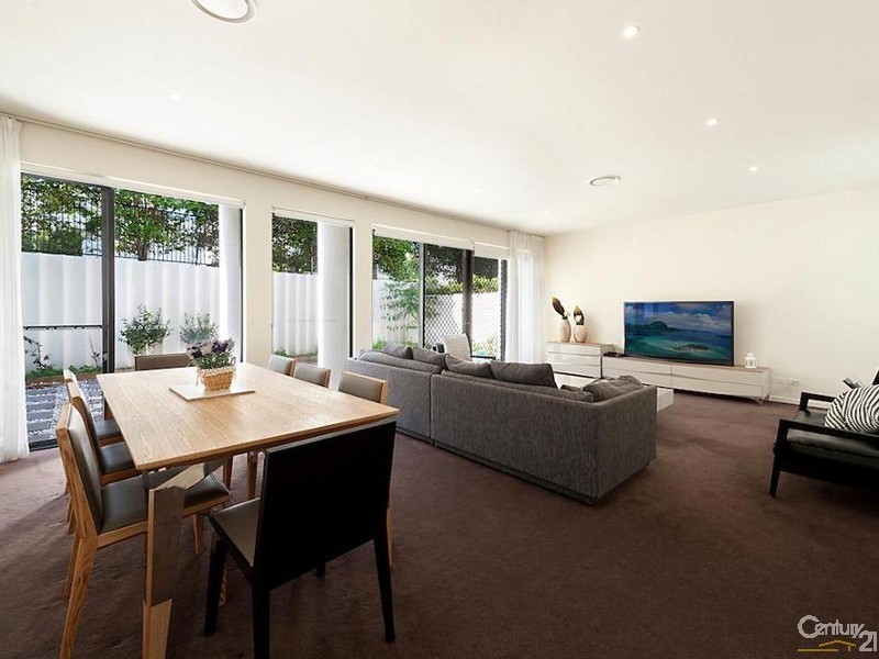 10003 The Boulevarde, Benowa QLD 4217