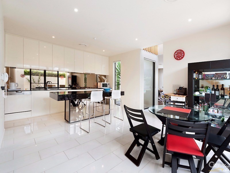 10003 The Boulevarde, Benowa QLD 4217