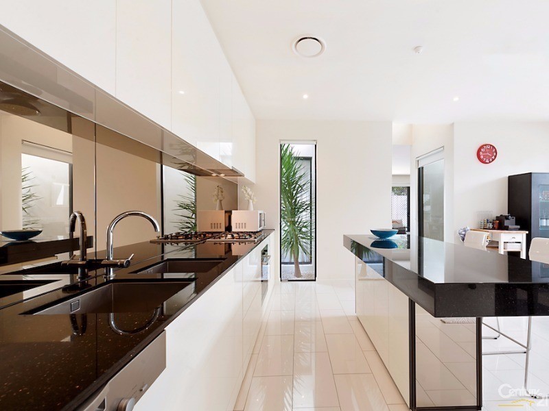 10003 The Boulevarde, Benowa QLD 4217