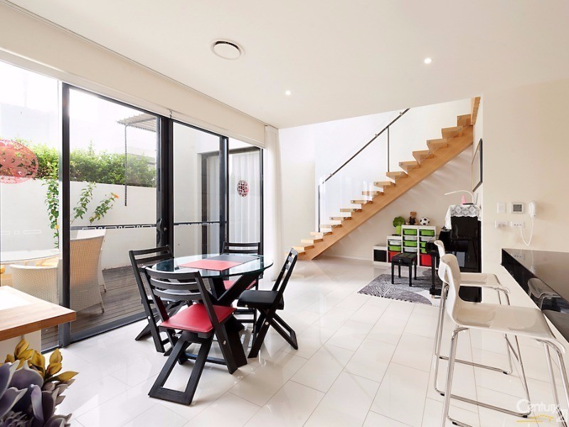 10003 The Boulevarde, Benowa QLD 4217