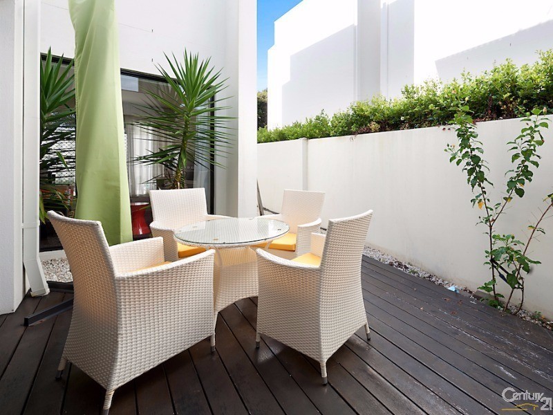 10003 The Boulevarde, Benowa QLD 4217