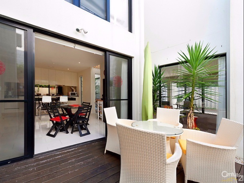 10003 The Boulevarde, Benowa QLD 4217
