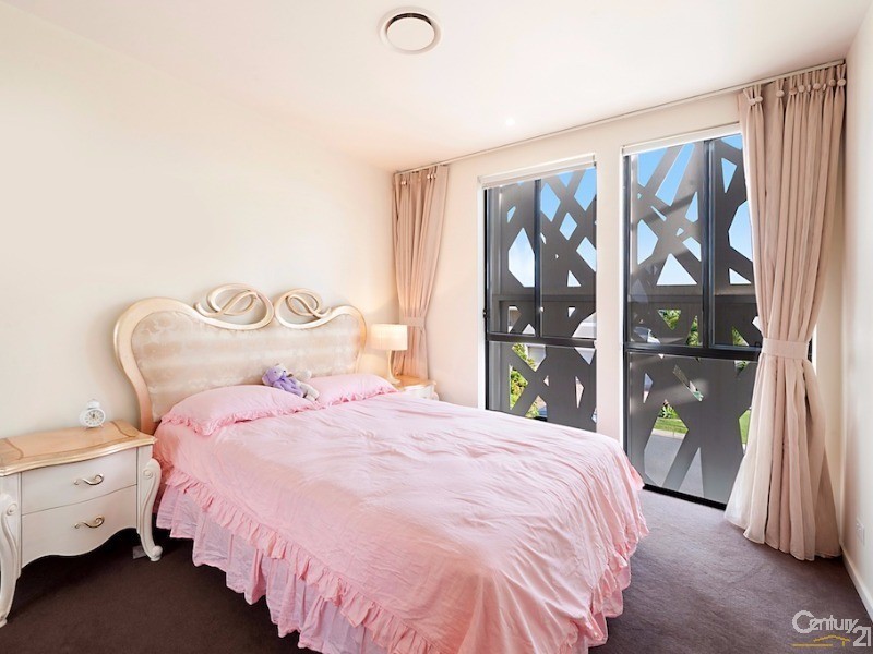 10003 The Boulevarde, Benowa QLD 4217