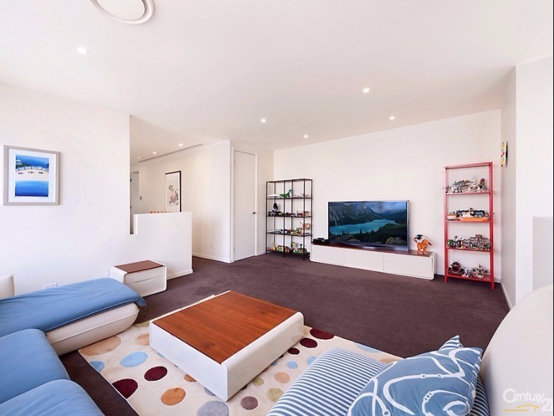 10003 The Boulevarde, Benowa QLD 4217