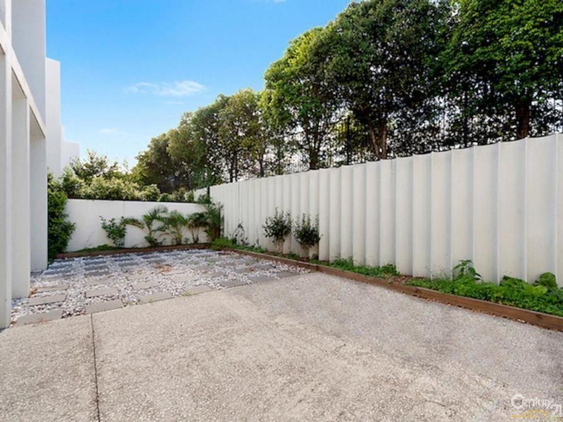 10003 The Boulevarde, Benowa QLD 4217