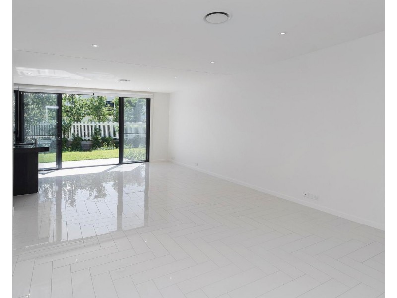 9 THEATRE DRIVE, Benowa QLD 4217