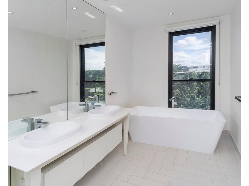 9 THEATRE DRIVE, Benowa QLD 4217