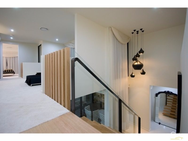 10004 The Boulevarde, Benowa QLD 4217