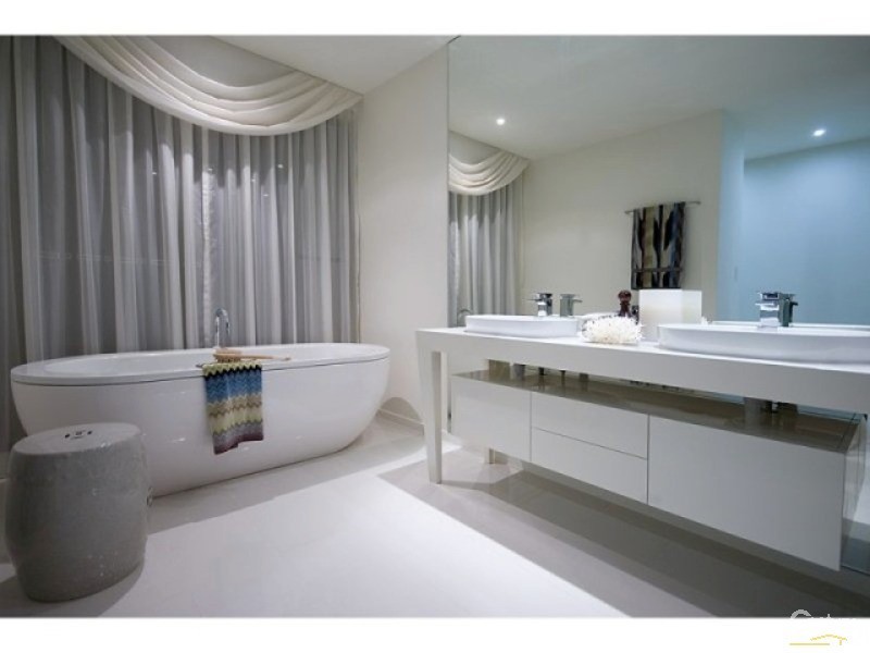 10004 The Boulevarde, Benowa QLD 4217