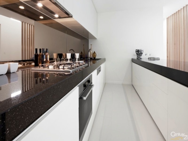 10014 The Boulevarde, Benowa QLD 4217