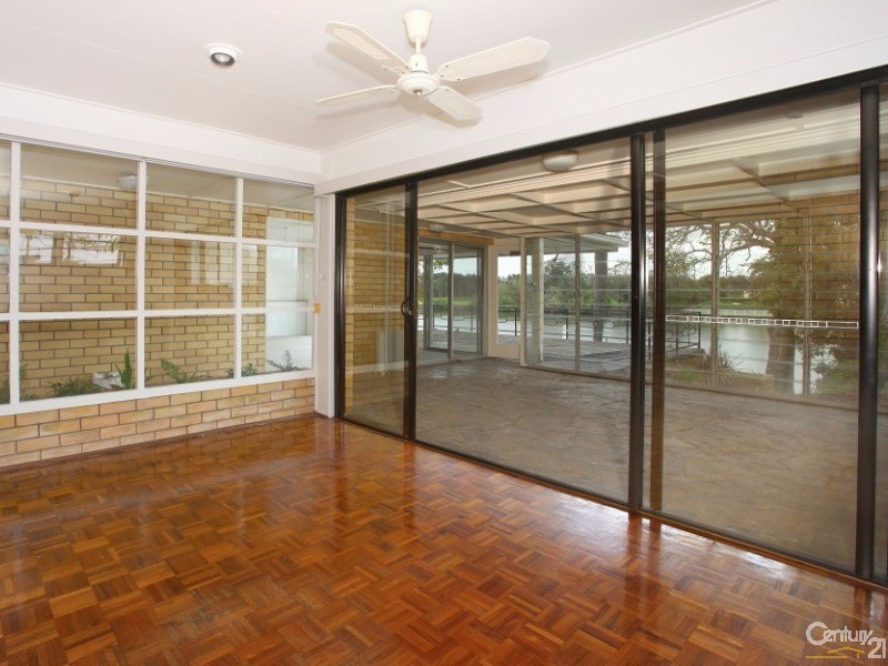 652 Nerang Broadbeach Road, Carrara QLD 4211