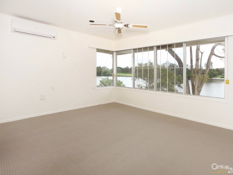 652 Nerang Broadbeach Road, Carrara QLD 4211
