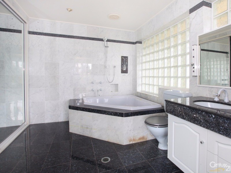652 Nerang Broadbeach Road, Carrara QLD 4211