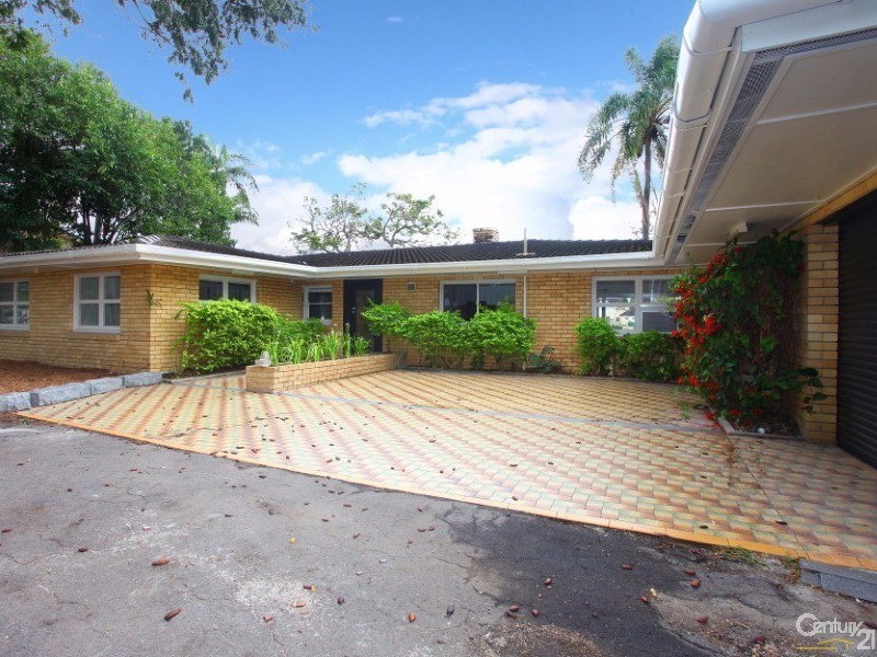 652 Nerang Broadbeach Road, Carrara QLD 4211