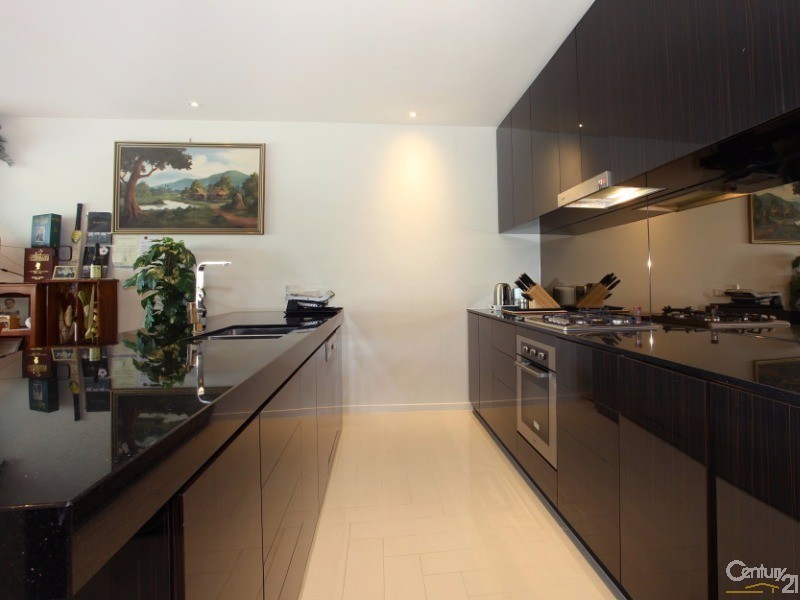 48 Theatre Drive, Benowa QLD 4217