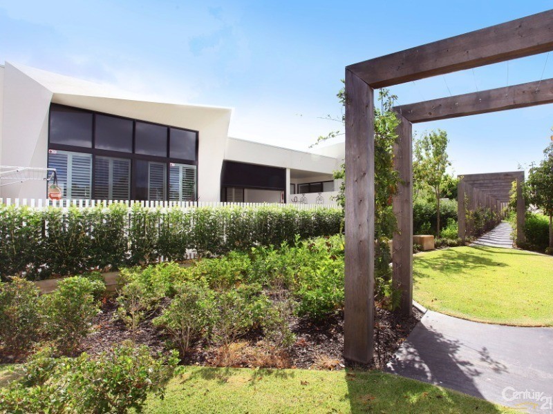 48 Theatre Drive, Benowa QLD 4217