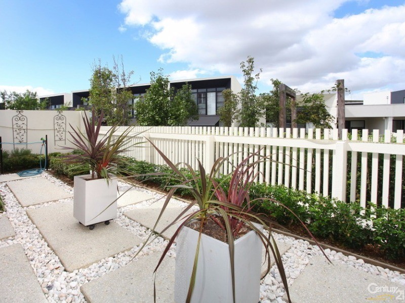 48 Theatre Drive, Benowa QLD 4217