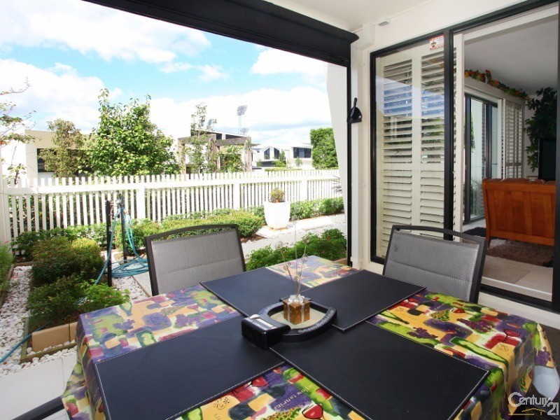 48 Theatre Drive, Benowa QLD 4217