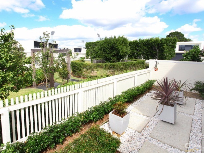 48 Theatre Drive, Benowa QLD 4217