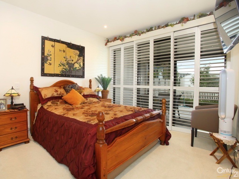 48 Theatre Drive, Benowa QLD 4217