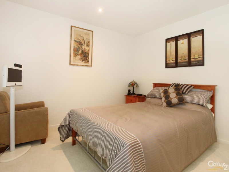 48 Theatre Drive, Benowa QLD 4217