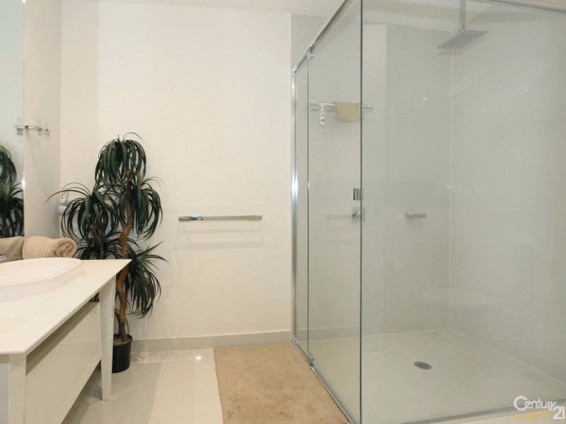 48 Theatre Drive, Benowa QLD 4217