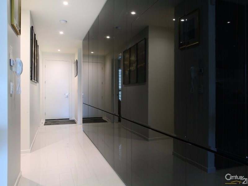 48 Theatre Drive, Benowa QLD 4217