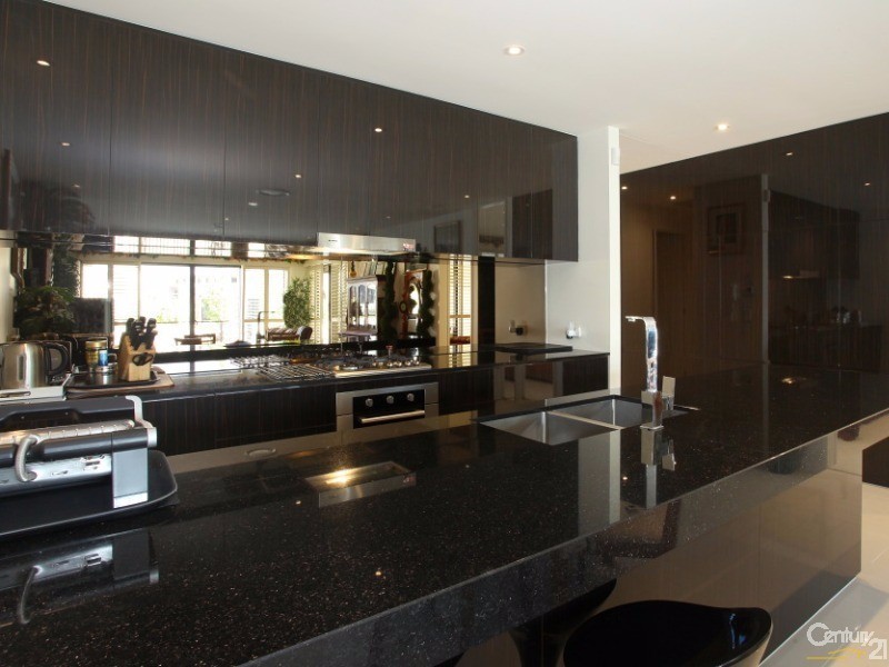 48 Theatre Drive, Benowa QLD 4217