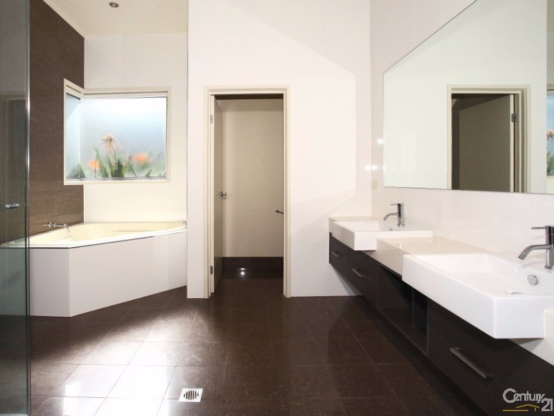 2015 The Boulevarde, Benowa QLD 4217