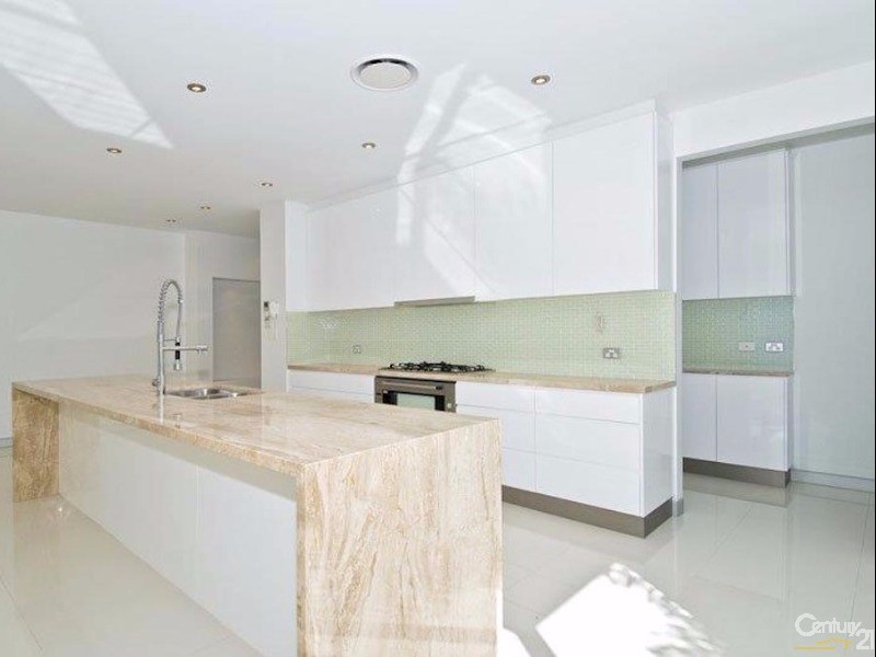 8006A Vista Drive, Benowa QLD 4217