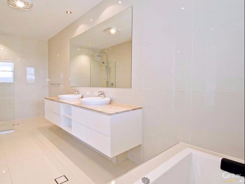 8006A Vista Drive, Benowa QLD 4217