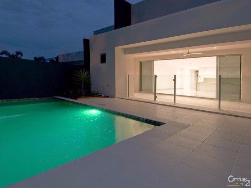 8006A Vista Drive, Benowa QLD 4217