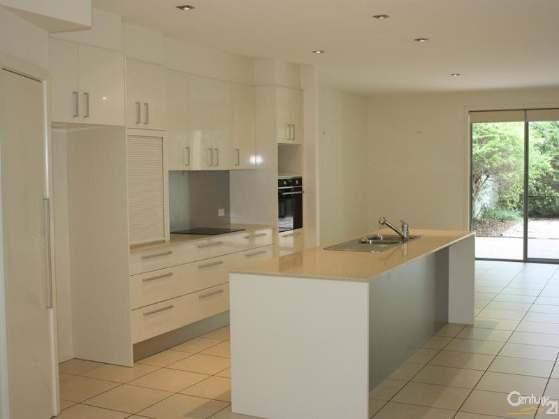 2/4022 QUAYSIDE, Benowa QLD 4217
