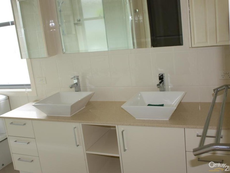 2/4022 QUAYSIDE, Benowa QLD 4217