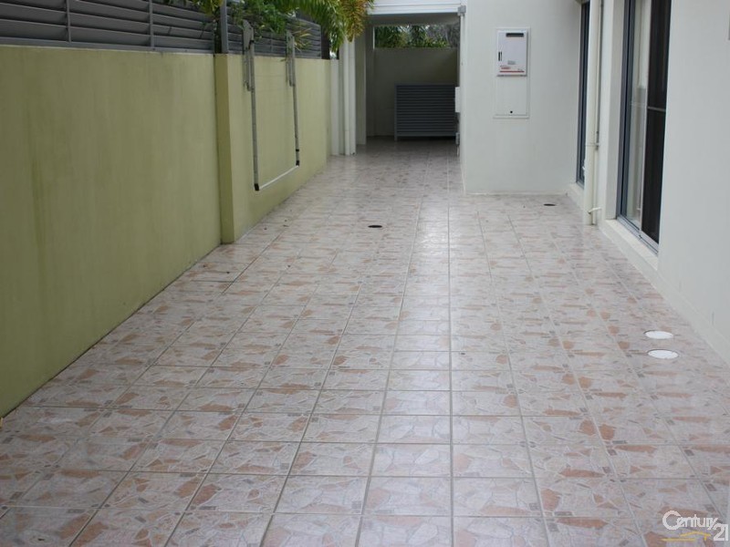 2/4022 QUAYSIDE, Benowa QLD 4217