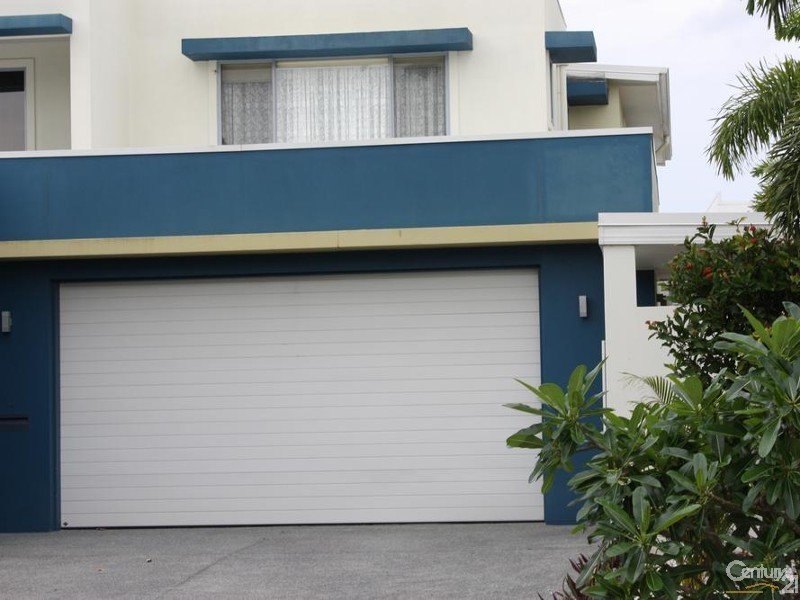 2/4022 QUAYSIDE, Benowa QLD 4217