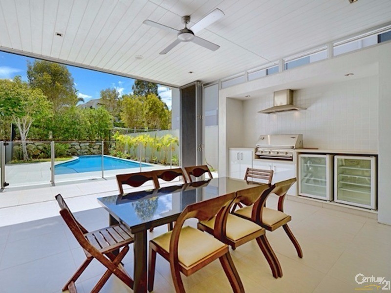 6011 The Boulevarde, Benowa QLD 4217