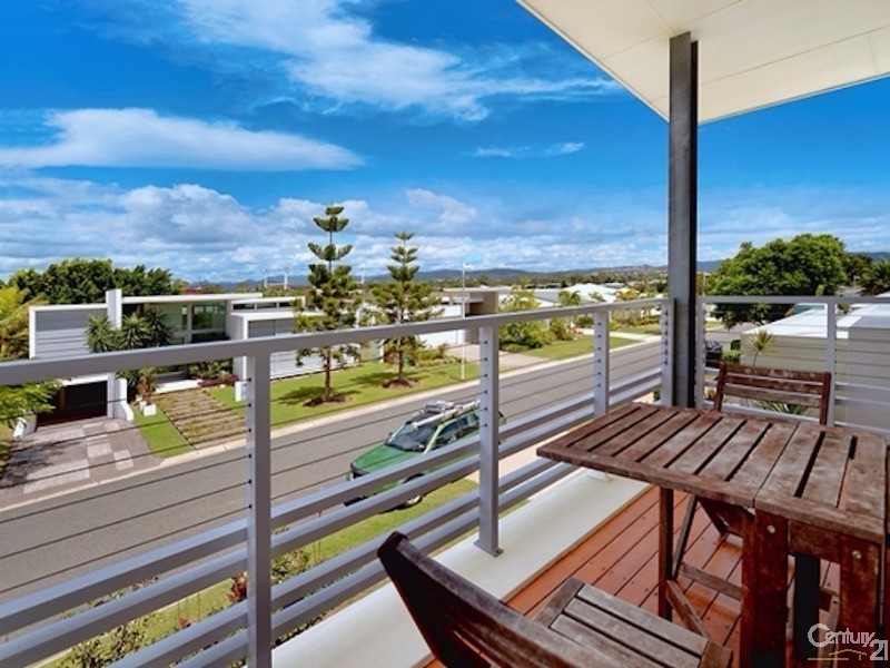 6011 The Boulevarde, Benowa QLD 4217