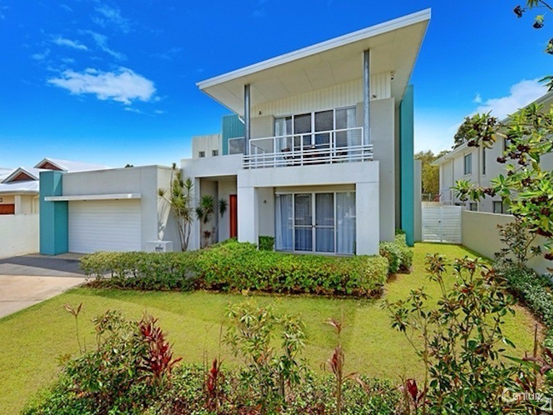 6011 The Boulevarde, Benowa QLD 4217