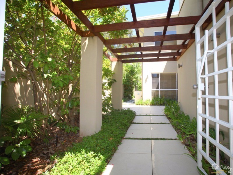 5018A Riverwood Grove, Benowa QLD 4217