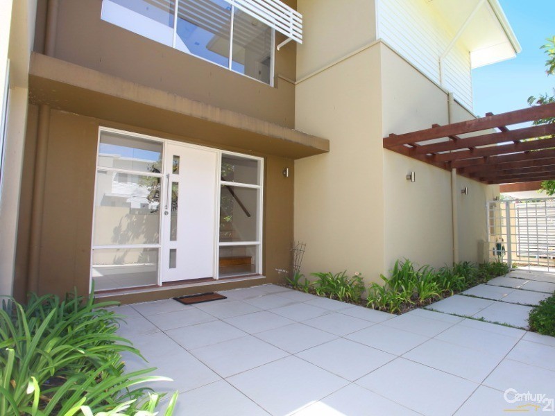 5018A Riverwood Grove, Benowa QLD 4217