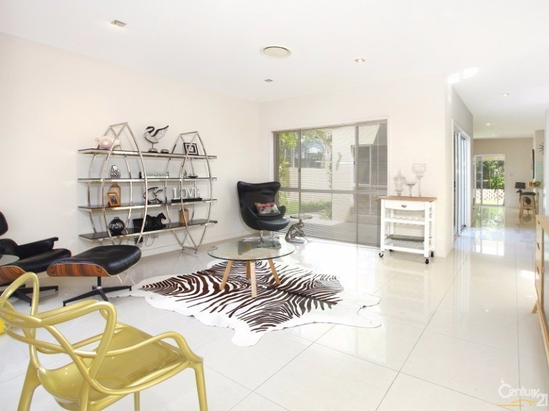 5018A Riverwood Grove, Benowa QLD 4217